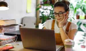 woman working as a VA on a laptop